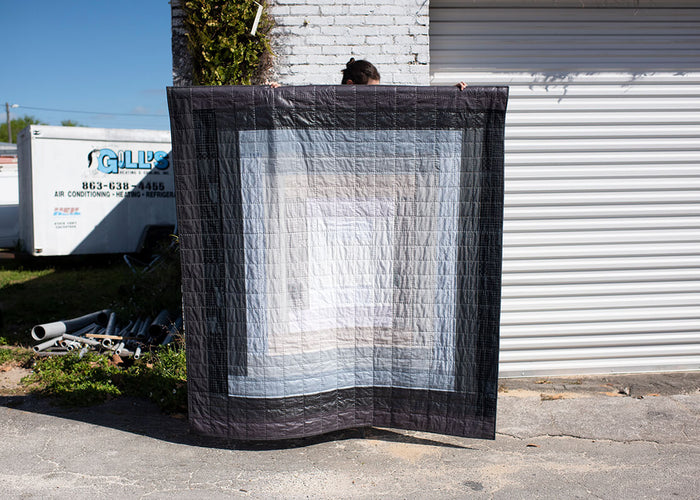 Ray quilt in grey and black fabrics