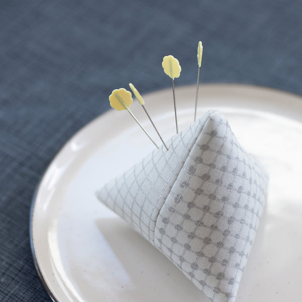 Clover Flower Head Sewing Pins